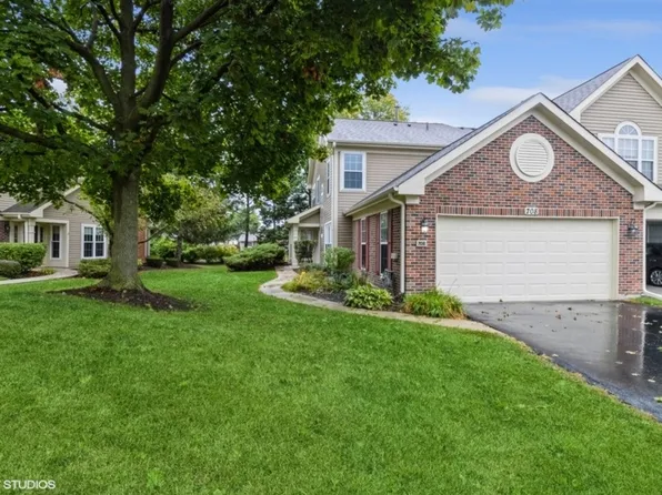 708 Clover Hill Ct, Elk Grove Village, IL 60007