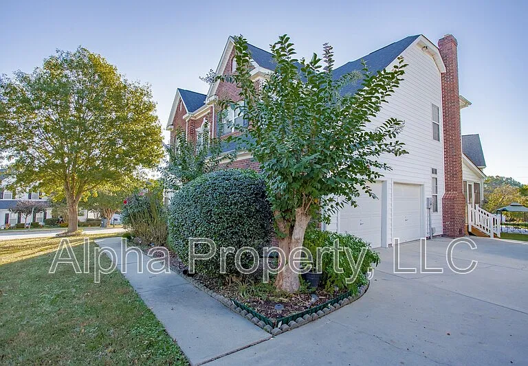 120 Windsong Dr — Photo 3
