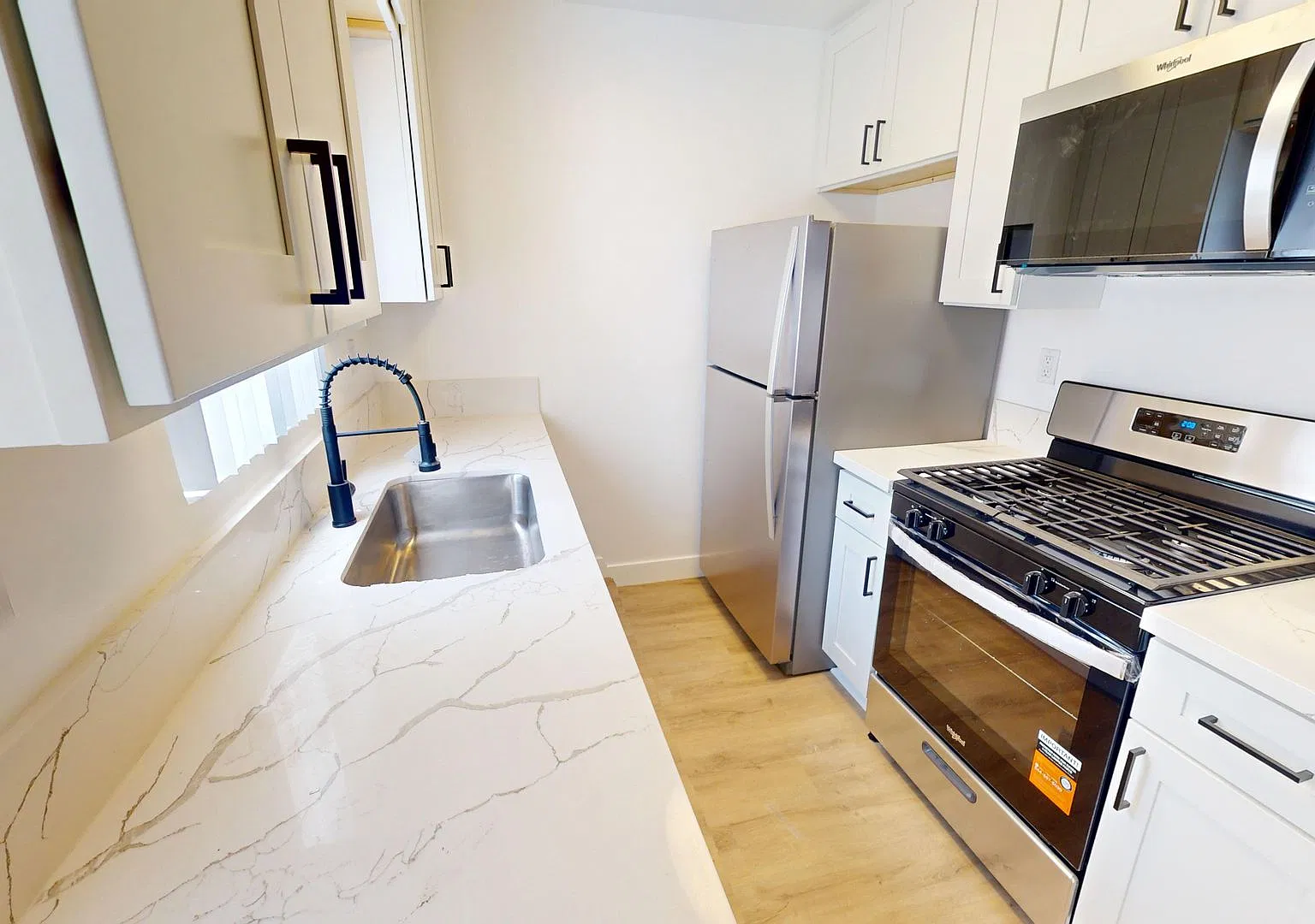 Beautiful 1 Bed 1 Bath — Photo 4