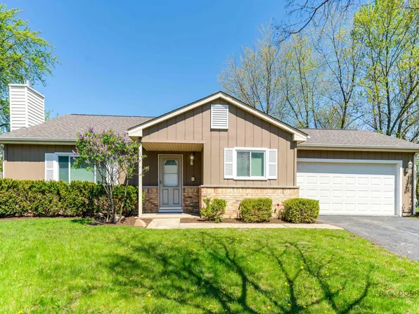 425 Somerset Ct, Algonquin, IL 60102