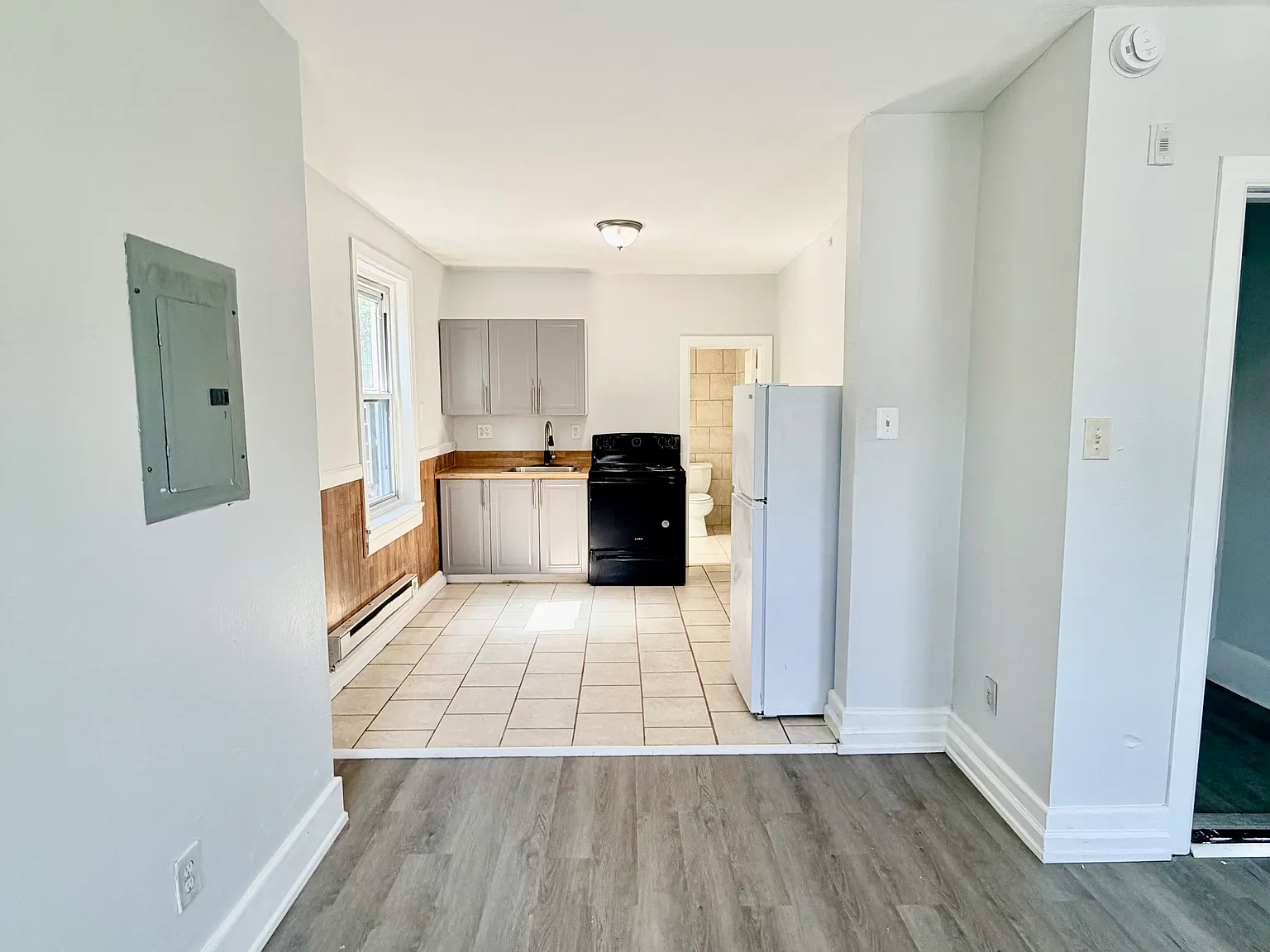Available Now: Studio Apartment in Frankford — Photo 2