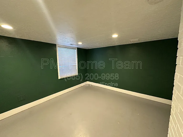 146 E 200 N — Photo 15