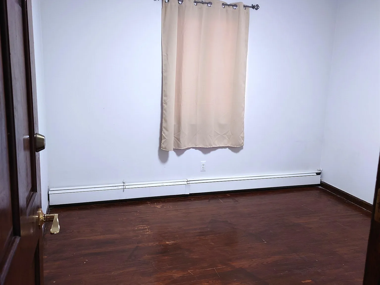 3 bed, 2.0 bath, 2500 sqft, $3,300 — Photo 3