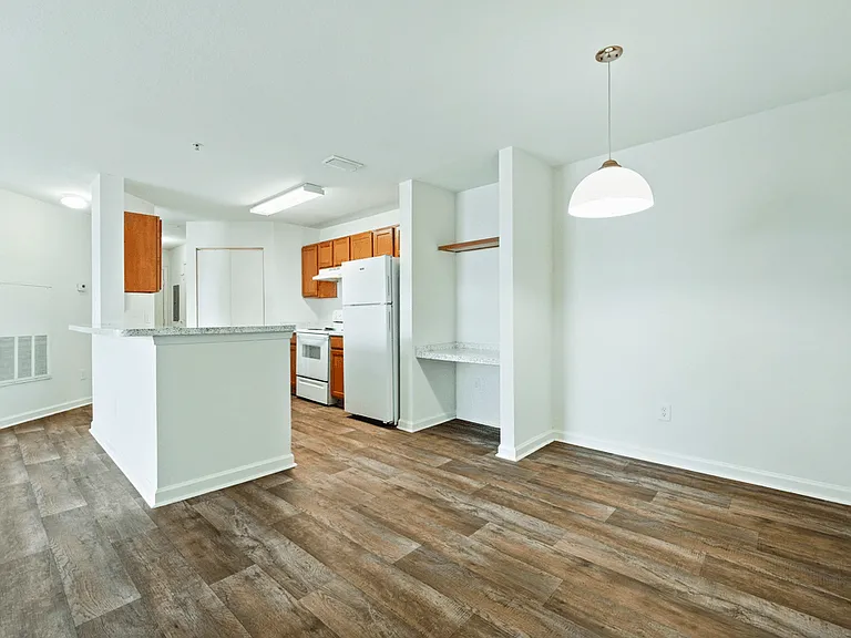 Camri Green Apartments — Photo 15