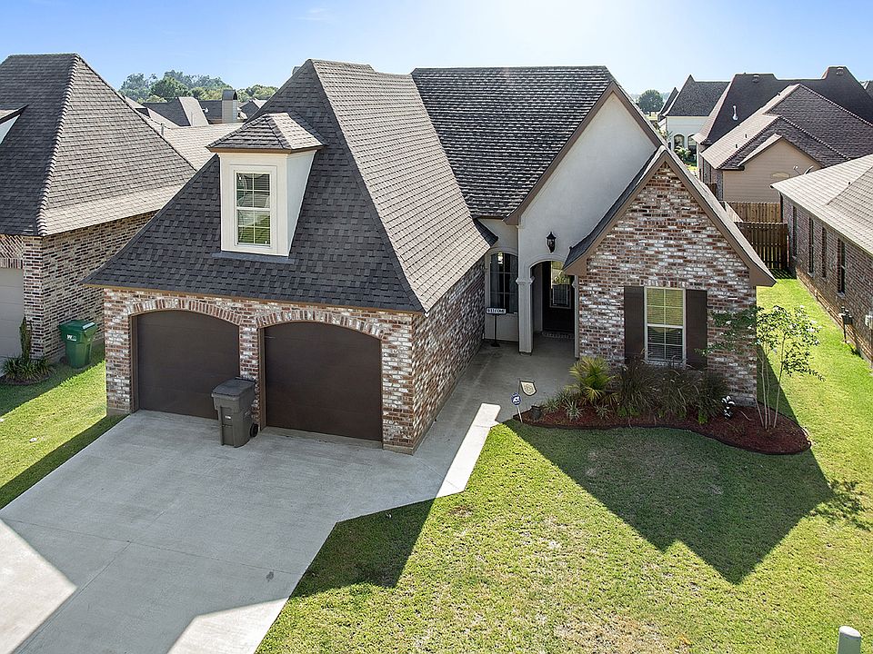 1st image of 404 Old Cypress Dr
