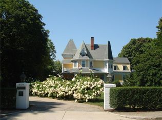 589 Bellevue Ave APT 3, Newport, RI 02840
