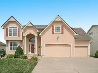 605 SW Gentry Ln, Lees Summit, MO 64081