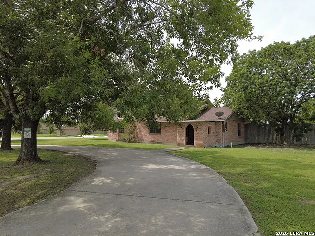5 bed, 3.0 bath, 2584 sqft, $2,450 — Photo 3