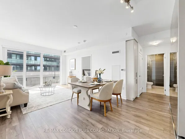 105 Oneida Cres #503, Richmond Hill, ON L4B 0H6