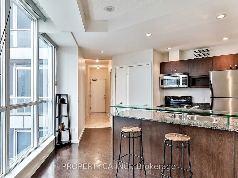 208 Queens Quay W #3112 — Photo 3