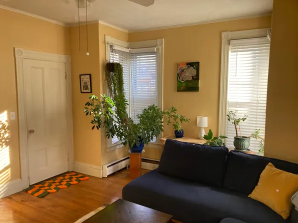 28 Violet St Floor 1, Providence, RI 02908