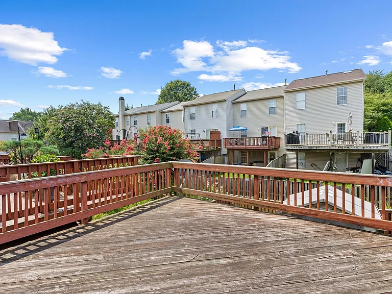5411 Castlestone Dr — Photo 34