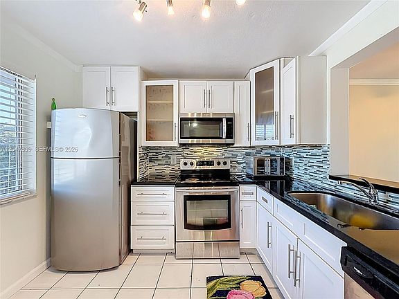 5th image of 8740 N North Sherman Cir #206