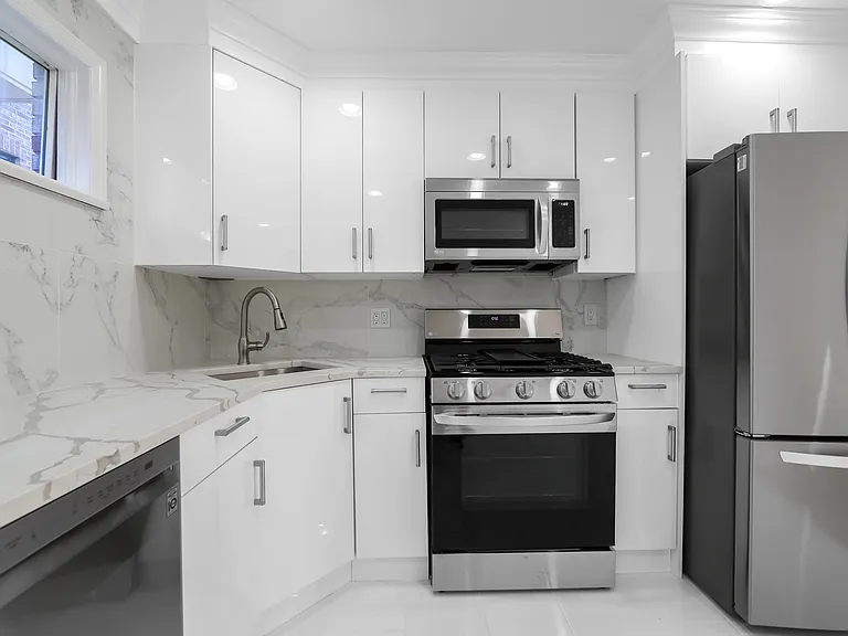 456 Jane St #B — Photo 2