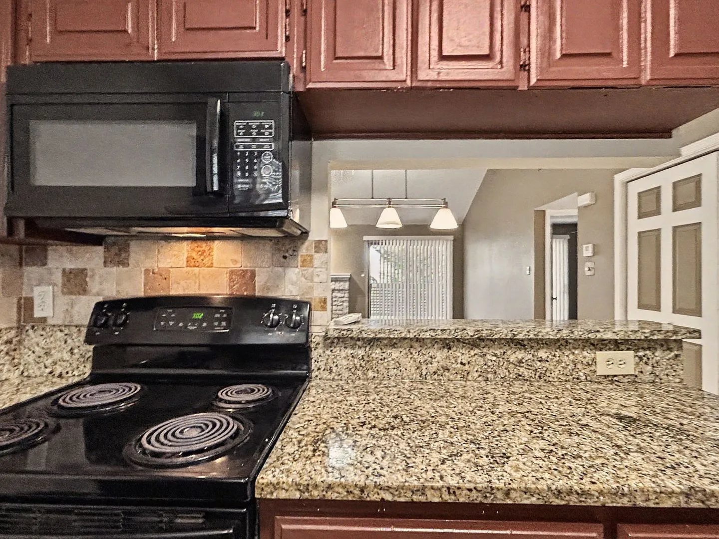 Charming 2BR Condo with Vaulted Ceilings, Fireplace & Pool Access — Photo 3