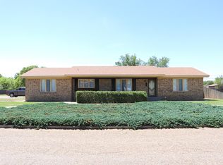 501 W 6th St, Hale Center, TX 79041