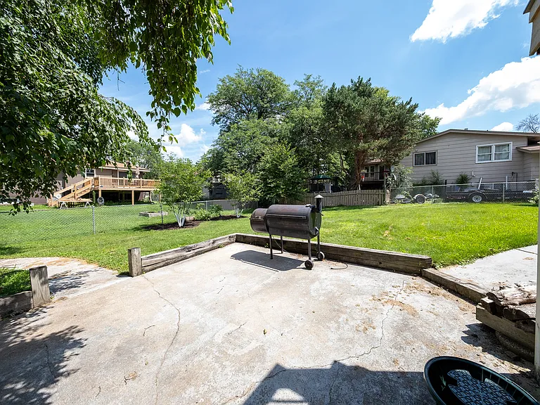 1581 Woodside Ct NE — Photo 39
