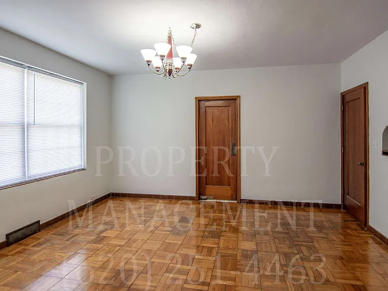 1110 W 5th St — Photo 4