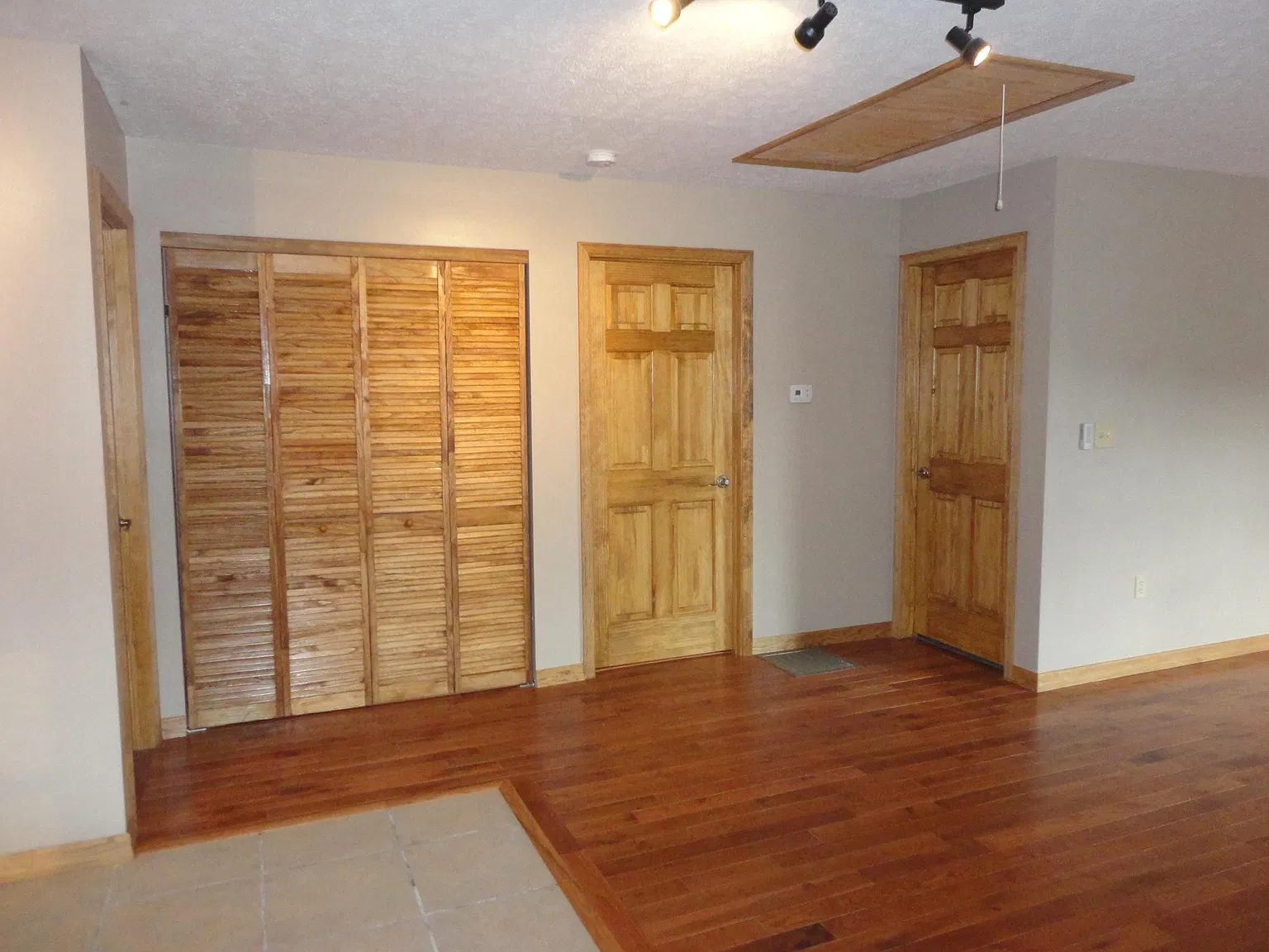 2 bed, 1000 sqft, $950 — Photo 2