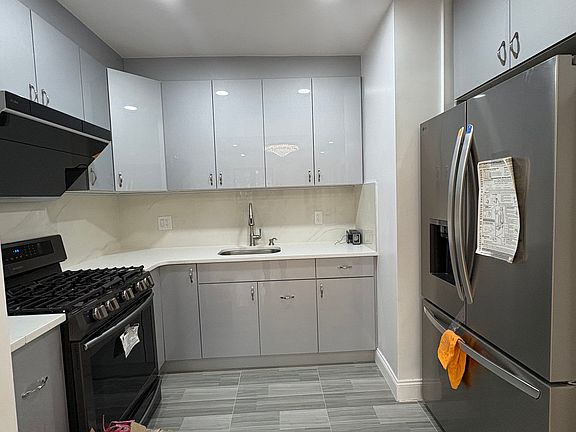 4th image of 221 Bay 14 St #1F