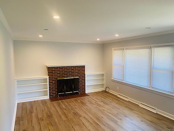 3rd image of 856 Churchill Dr