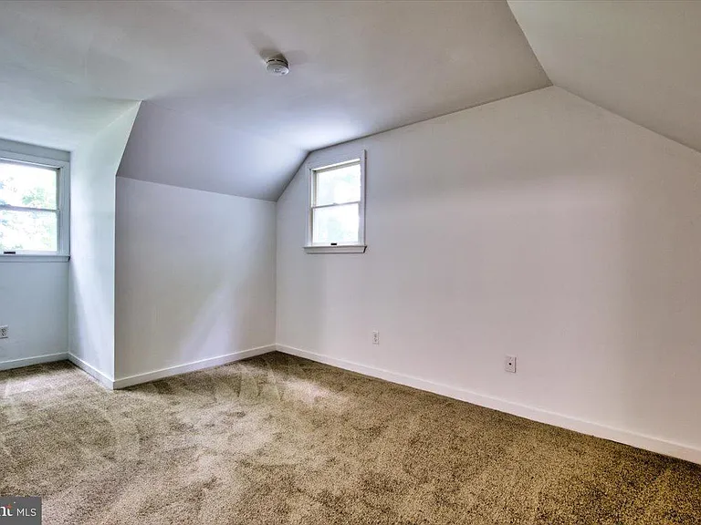 342 Sherry Ln — Photo 29