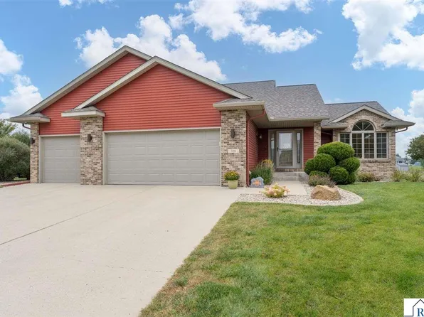 320 Grovebrook Ct, Mankato, MN 56001