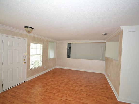4th image of 21 Rockne Ln