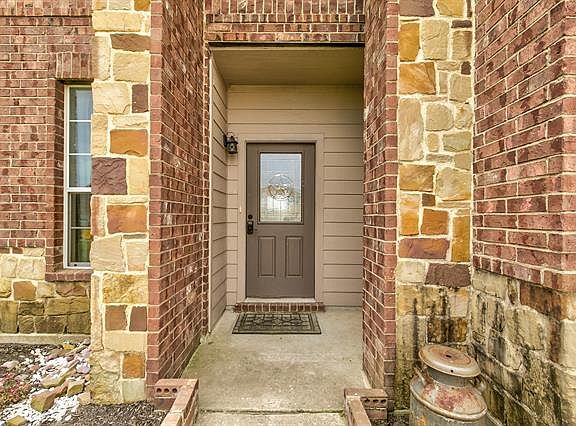 5th image of 106 Williamsburg Ct