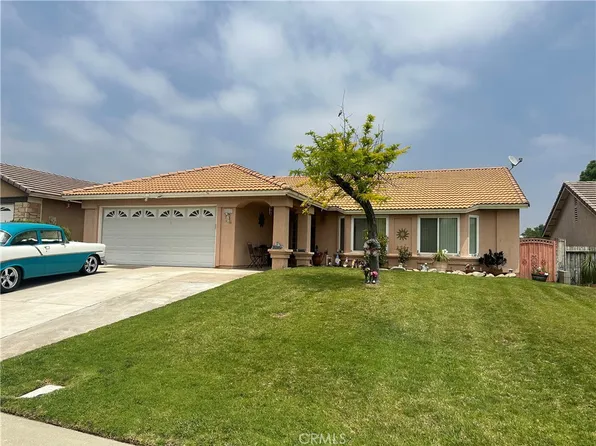 2552 Plaza Serena Dr, Rialto, CA 92377