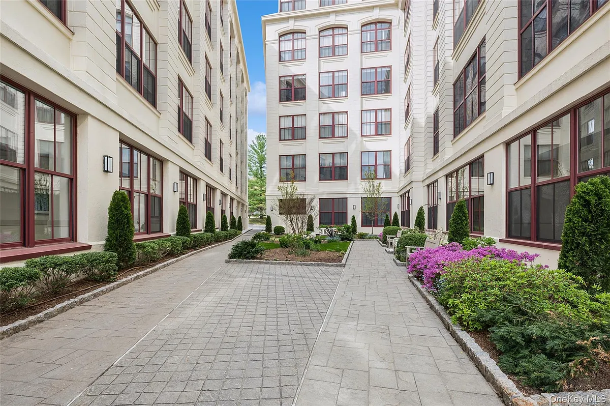 Building Photo - 1 Scarsdale Rd #613