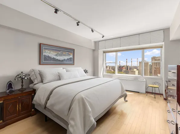 340 East 64th Street image 8 of 14