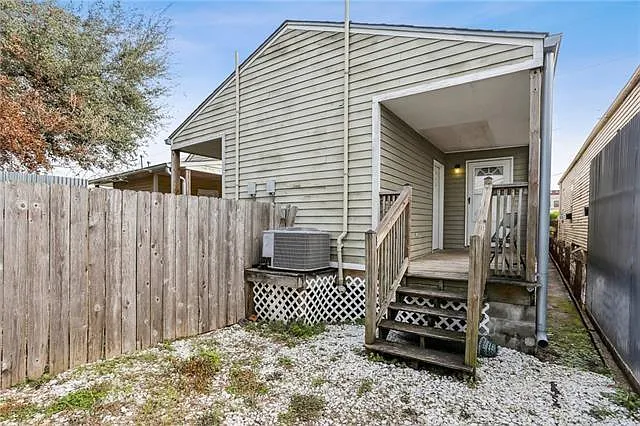 747 S Genois St — Photo 12
