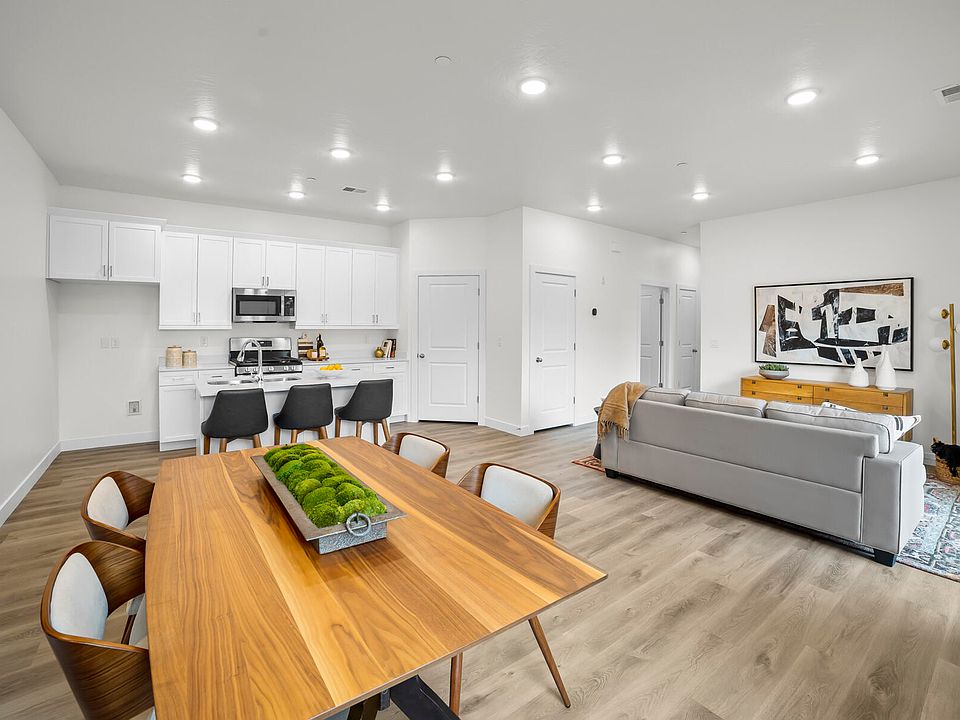 1st image of 5801 NW Garnet Ct #8-202