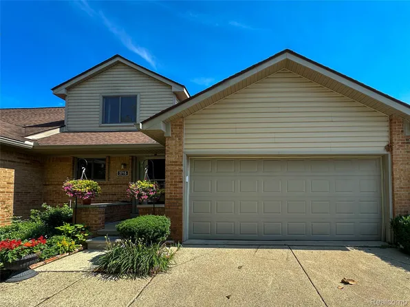 3715 Old Creek Rd, Troy, MI 48084