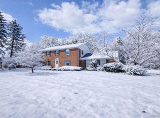 8276 Appleway Dr, Grand Blanc, MI 48439