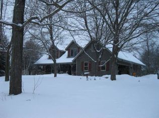 W337N122 Rustic Ln, Oconomowoc, WI 53066