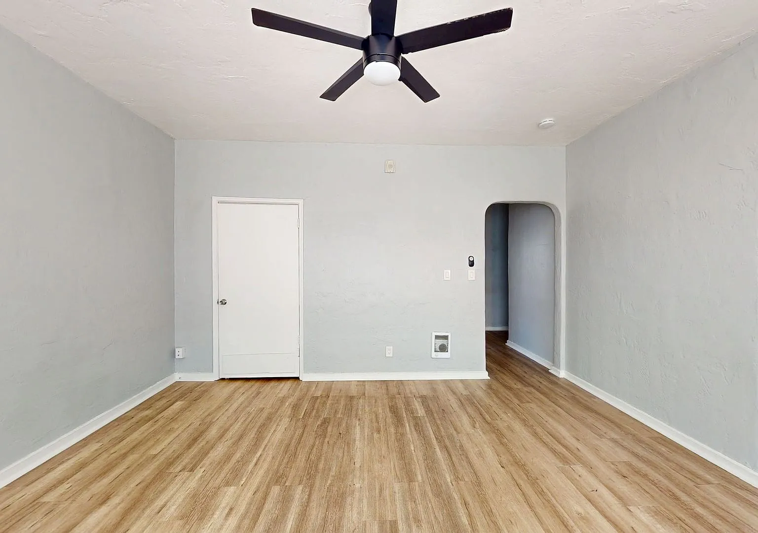 5460 Bancroft Avenue — Photo 4