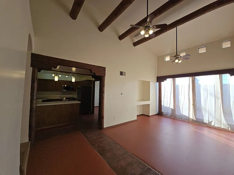 218 San Clemente Ave NW — Photo 9
