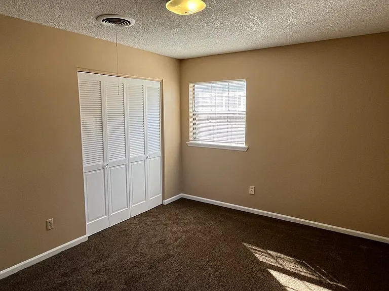 610 Swinging Spear Rd — Photo 5