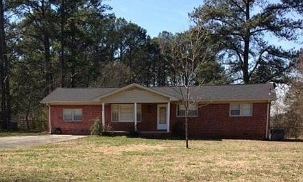 Large front and back yards! : lots a potenial for your flowers!