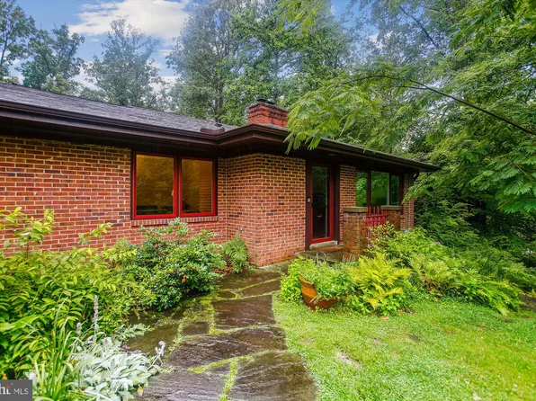 6662 Van Winkle Dr, Falls Church, VA 22044