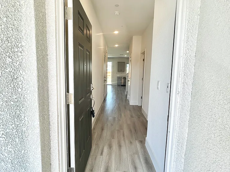 15581 Kellogg Creek Ct — Photo 2