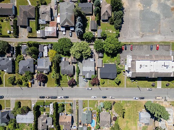 3rd image of 46252 Margaret Ave
