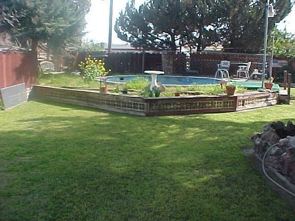  yard with doboy pool
