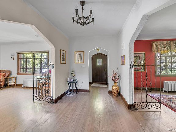 2nd image of 68 Beverly Road