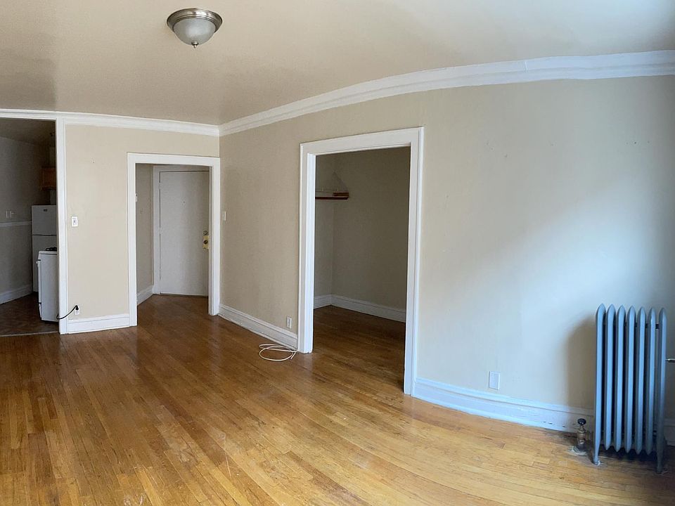 1st image of 3121 N Hamlin Ave APT 3G