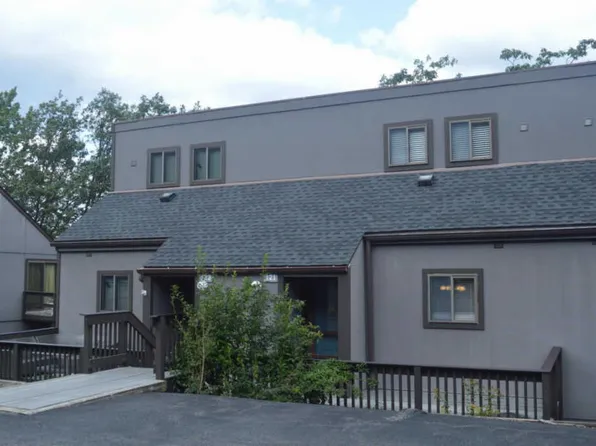 121 Cross Country Ln, Tannersville, PA 18372