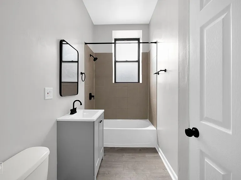 801 E Drexel Square — Photo 11