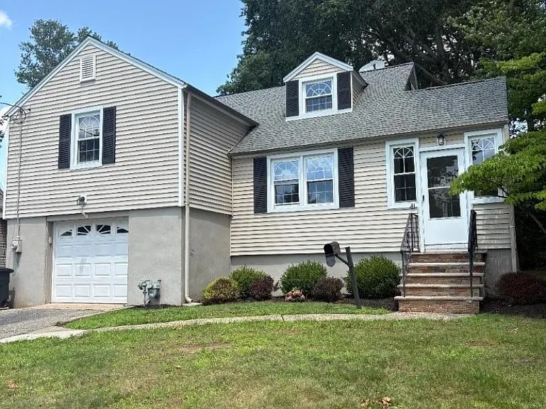 41 Beechwood Rd — Photo 1